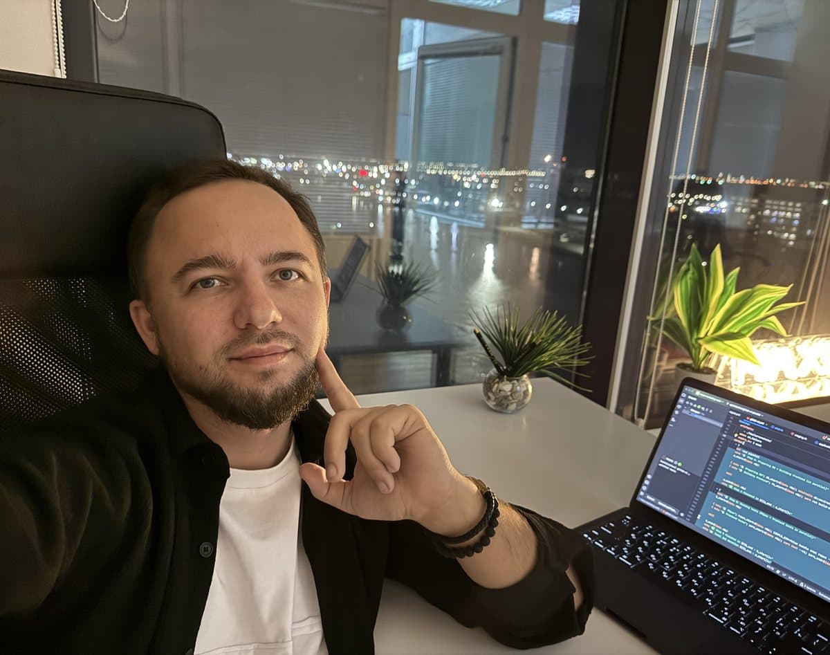 Alexander Kravchenko at work